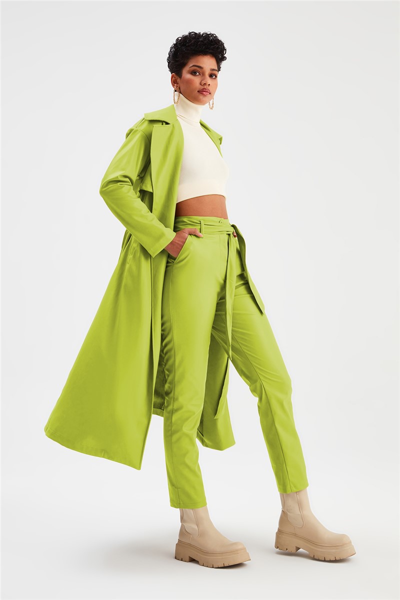 Pantaloni di pelle da donna con cintura - Verde brillante #364532