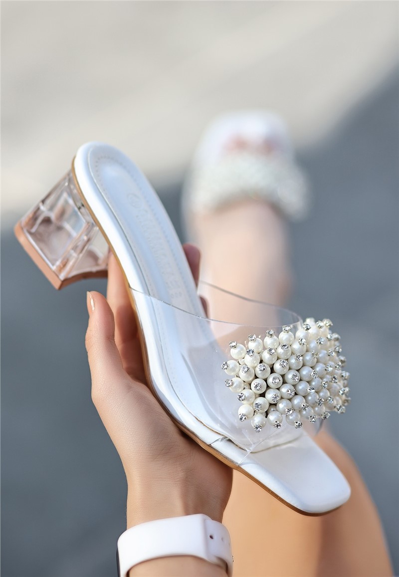 Pantofole con perline in pelle bianca Leyna # 371997